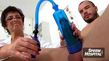 Play Linda a retired granny still can be a dirty doctor