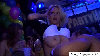 Play Two lewd girls blowjob