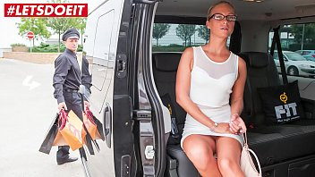 Play VIP SEX VAULT - Horny Milf Cums All Over the Taxi Drivers Back Seat