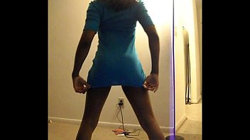 Play Pussy Poppin With No Panties On