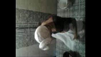 Play Valsala aunty clean bath
