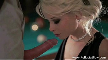 Play The Blonde Is So Erotic It Hurts