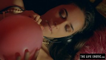 Play Close ups of puffy nippled milf masturbating hard on a balloon