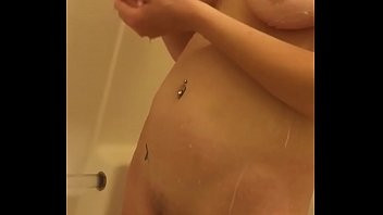 Play Sexy blonde girlfriend showering on vacation in Florida