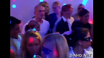 Play Ultra juicy club partying