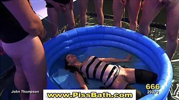 Play Watersports hardcore piss fun