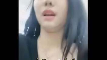 Play คลิปดังที่เป็นข่าว น้องแอมใช้ควยปลอมแหย่หีตัวเองบนรถ