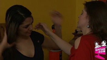 Play Girls enjoying girls 0386
