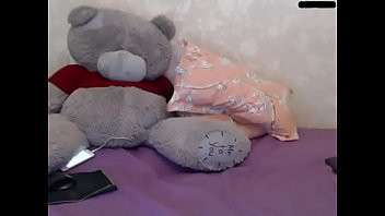 Play Asian girl live show tiny pussy plug