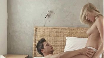 Play Amazing anal sexing in the morning