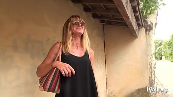 Play Alicia, une cougar aux gros seins comme on les aime